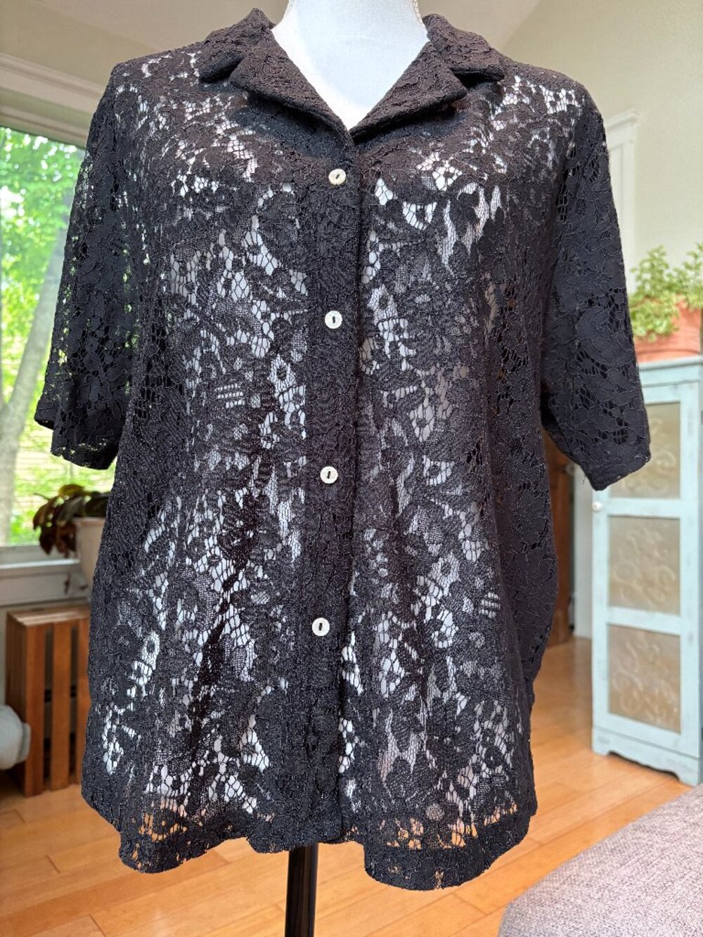 Joie Blk Floral Lace, Short Sleeve, Button (4) down, Collared Shirt. Size LG